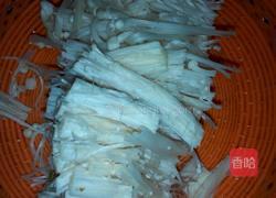 金针菇炒百叶的做法图解1