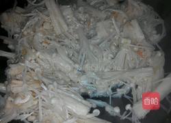金针菇炒百叶的做法图解3