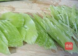 蚝油炒莴笋的做法图解3