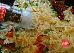 意大利面（鳀鱼蕃茄干蝴蝶面）的做法图解12
