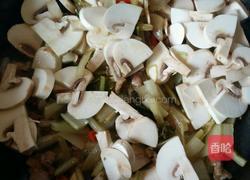 冬腌菜炒蘑菇的做法图解3
