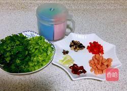 火腿肠芹菜碎的做法图解1