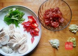 肉片双椒烧口蘑的做法图解1