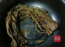 梅菜扣肉+猪皮的做法图解1