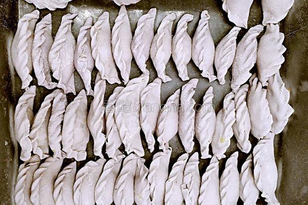 紫色饺子皮(紫甘蓝)自制饺子的做法_紫色饺子