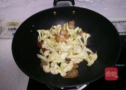 腊肉干煸菜花的做法图解6