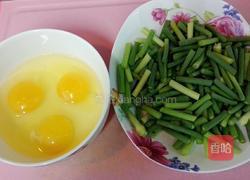 蒜苔炒鸡蛋的做法图解1