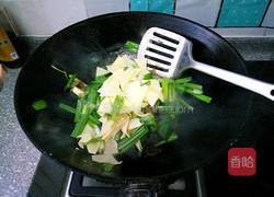 豆皮炒青蒜的做法图解5