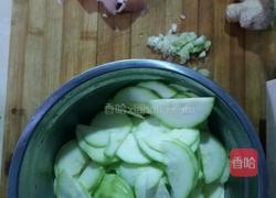 西葫芦炒肉的做法图解1