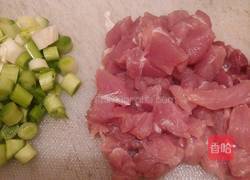 瘦肉土豆丁的做法图解2