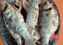 淋炸鲫鱼的做法图解7
