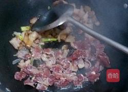 蒜叶炒肉的做法图解4