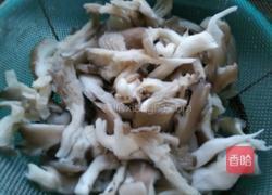 蘑菇炒肉的做法图解2