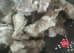 排骨汤锅的做法图解1