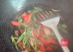 青椒胡萝卜炒彩色虫虫面的做法图解11