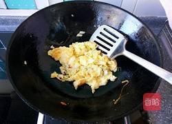 鸡蛋炒蒜黄的做法图解3