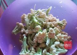 西红柿炒菜花的做法图解2
