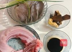 平菇扣肉的做法图解1