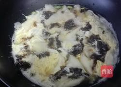 鸡蛋紫菜面片汤的做法图解3