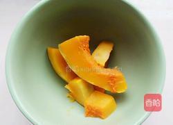 南瓜素馅蒸饺的做法图解1