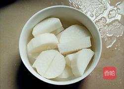 白萝卜骨头汤的做法图解1