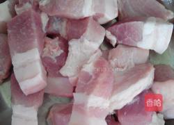 鹌鹑蛋红烧肉的做法图解2