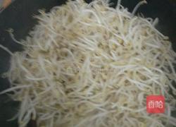 绿豆芽炒馓子的做法图解2