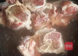 简易版电饭锅骨头炖莲藕的做法图解1