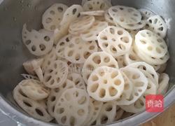 爆炒藕片的做法图解1