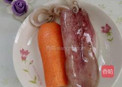 鱿鱼炒胡萝卜的做法图解1
