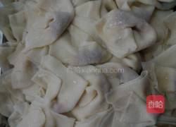 酸辣馄饨的做法图解2