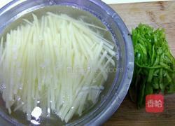 青椒土豆丝的做法图解1