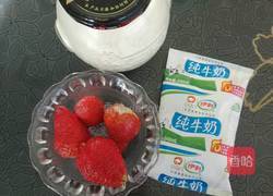 草莓果粒牛奶的做法图解1