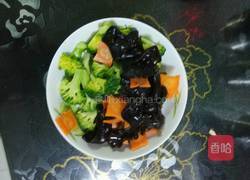 鸡蛋牛肉西兰花木耳的做法图解3
