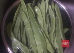 土豆炖豆角的做法图解1