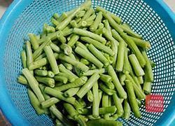 烧肉炒豆角的做法图解1