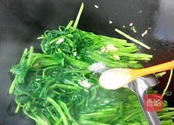 蒜蓉爆炒通心菜的做法图解6