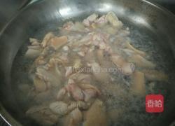 香菇炖鸡腿的做法图解1