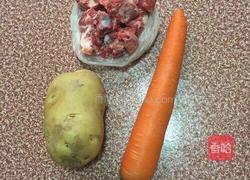 猪骨土豆胡萝卜汤的做法图解1