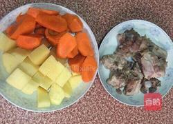 猪骨土豆胡萝卜汤的做法图解3