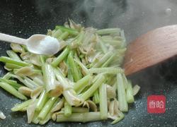 百合枸杞炒西芹的做法图解9