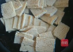 冻豆腐蒜苗炒肉的做法图解5