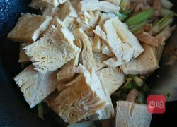 冻豆腐蒜苗炒肉的做法图解10