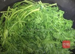 凉拌茼蒿胡萝卜的做法图解3