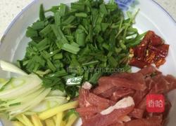 鸡蛋瘦肉炒饼的做法图解2