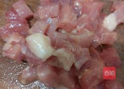 宝宝菜豌豆胡罗卜炒肉的做法图解2