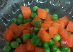 宝宝菜豌豆胡罗卜炒肉的做法图解3