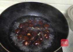 板栗红烧肉的做法图解1
