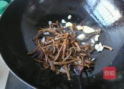 干煸茶树菇肉片的做法图解8