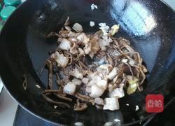 干煸茶树菇肉片的做法图解9